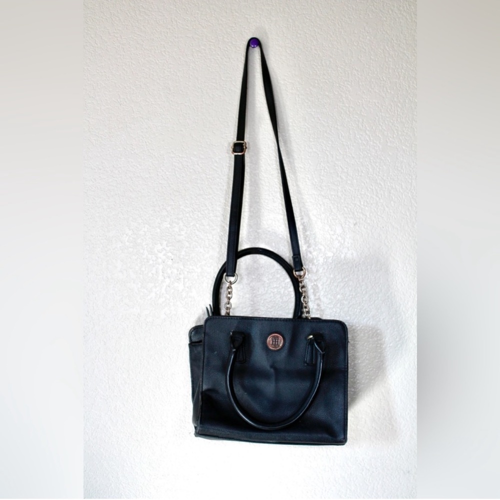 Black Tommy Hilfiger purse